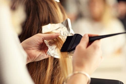 Schadensersatzpflicht eines Friseurs bei Benutzung eines allergieauslösenden Haarfärbemittels