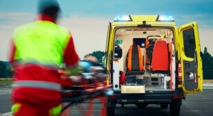 Verkehrsunfall mit Rettungswagen im Einsatz –  Haftungsverteilung