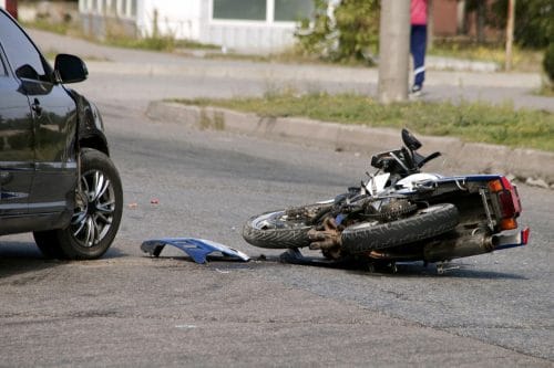 Verkehrsunfall - Mitverschulden Motorradfahrer wegen Nichttragens von Protektorenschutzkleidung