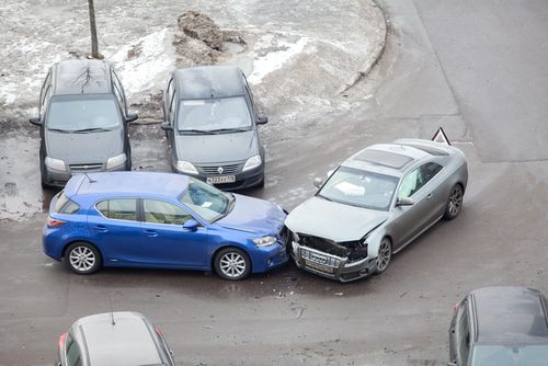 Verkehrsunfall auf Parkplatz - Überschreitung der Schrittgeschwindigkeit