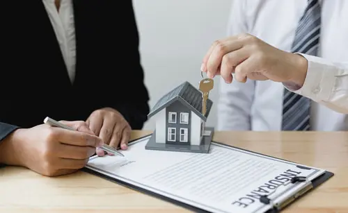 Immobilienkaufvertrag - Wirksamkeit vereinbarte Vertragsabschlussklausel