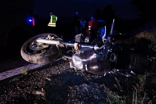 Motorradunfall - Fahren auf der falschen Fahrbahnseite mit eingeschaltetem Fernlicht