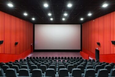 Schließung eines Kinos wegen Infektionsgefahr mit dem Corona-Virus