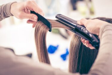 Missratene Haarglättung beim Friseur – Schadensersatz- und Schmerzensgeldanspruch