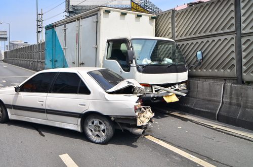 Verkehrsunfall - Betriebsgefahr zwischen LKW und PKW