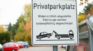 Abschleppen eines unberechtigt auf einem Privatparkplatz abgestellten Fahrzeugs