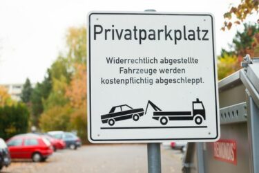 Abschleppen eines unberechtigt auf einem Privatparkplatz abgestellten Fahrzeugs
