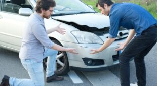 Verkehrsunfall – Zuordnung von Schäden zum Unfallereignis bei bestrittenen Vorschäden