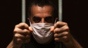 Corona-Pandemie – Tragen eines Mund- und Nasenschutzes in einer Justizvollzugsanstalt