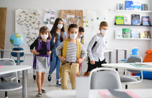 Tragen von Mund-Nasen-Bedeckung in Schulen - Zulässigkeit