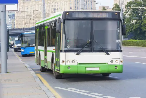 Schadenersatz wegen abrupten Abbremsens eines Linienbusses