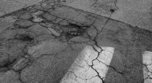Verkehrssicherungspflicht – Belassen eines Fußgängerüberwegs in desolatem Zustand über Jahre