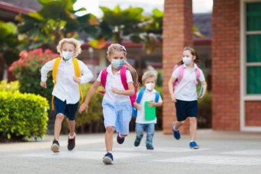 Maskenpflichtbefreiung auf Schulgelände und in Schulgebäuden – ärztliche Bescheinigung