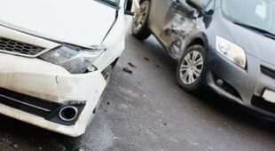 Verkehrsunfall – Kollision in einer Engstelle – Haftung