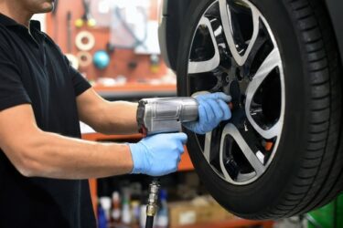 Reifenwechsel in Kfz-Werkstatt – Schrauben nicht nachgezogen – Mitschuld lösen von Reifen