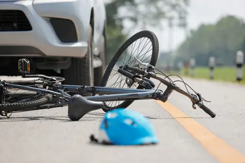 Verkehrsunfall - Kollision mit Radfahrer auf einem Fußgängerüberweg