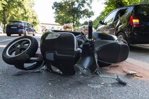 Verkehrssicherungspflicht - Unfall eines Motorrollerfahrers bei Fahrt durch ein Schlagloch