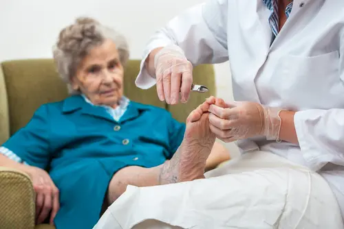 Hausverbot für Fußpfleger im Altenheim -  Interessen- und Grundrechtsabwägung