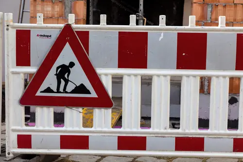 Verkehrssicherung - Niveauunterschied von 2 cm auf Fußgängerweg im Rahmen einer Baustelle