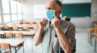 Corona-Pandemie – Befreiung eines Lehrers vom Präsenzunterricht
