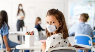 Maskenpflicht an Schulen – Befreiung aus gesundheitlichen Gründen – Ärztliches Attest