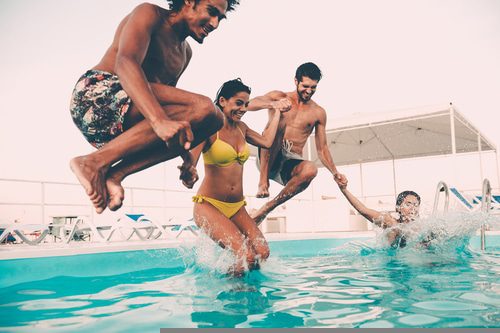 Schwimmbadbesucher -  Schutz von Springern bei Nebeneinander von Sprung- und Schwimmbetrieb