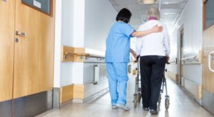 Pflegeheimschließung durch Heimaufsicht – Schadensersatzansprüche des Bewohners
