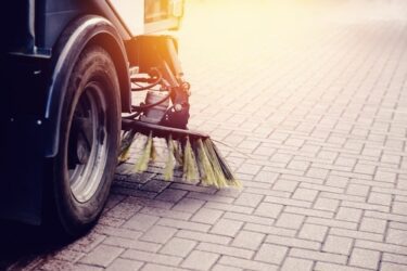 Verkehrssicherungspflicht – Reinigung einer selbst verschmutzten öffentlichen Straße