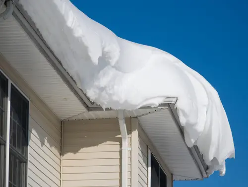 Verkehrssicherungspflicht - vom Dach trotz Schneefanggitter herabgefallener Eisbrocken