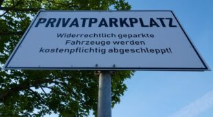 Unterlassungsanspruch gegen Falschparker auf Privatparkplatz