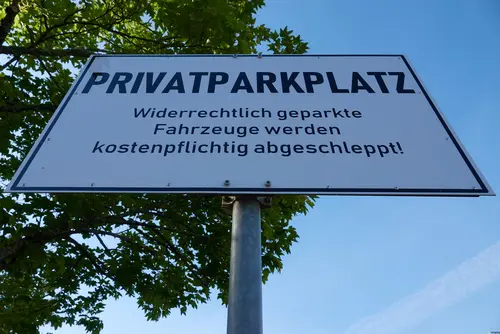 Unterlassungsanspruch gegen Falschparker auf Privatparkplatz