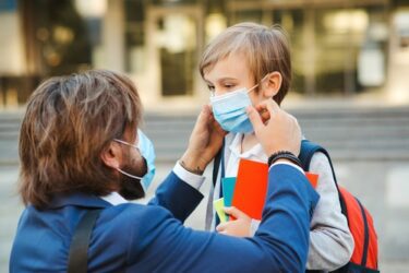 Corona-Pandemie – Ausschluss eines Schülers wegen manipulierter Mund-Nase-Maske