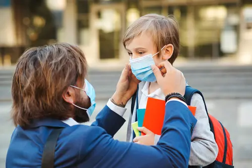 Corona-Pandemie - Ausschluss eines Schülers wegen manipulierter Mund-Nase-Maske