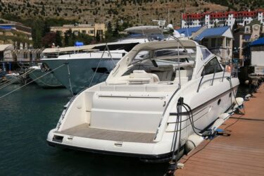Corona-Ausgangsbeschränkung – Sportbootfahren als trifftiger Grund für Verlassen der Wohnung