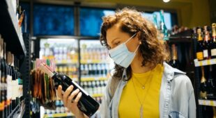 Corona-Pandemie – Alkoholverbot im öffentlichen Raum vorläufig außer Vollzug