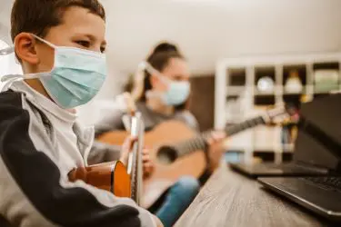 Corona-Pandemie –  Untersagung von Einzelmusikunterricht unzulässig