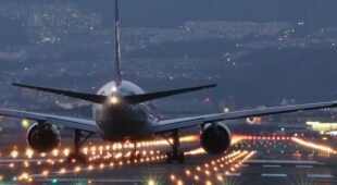 Exkulpation des Luftbeförderungsunternehmens bei großer Verspätung infolge Nachtflugverbots