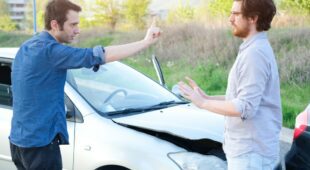 Verkehrsunfall – Anforderungen an Feststellung eines manipulierten Unfallereignisses