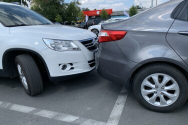 Verkehrsunfall auf öffentlichem Parkplatz