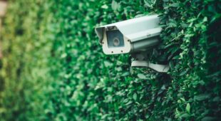 Installation schwenkbare Videoüberwachungskamera – Persönlichkeitsverletzung des Nachbarn