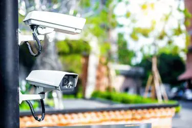 Unterlassungs- und Beseitigungsanspruch für Überwachungskameras auf Privatgrundstück