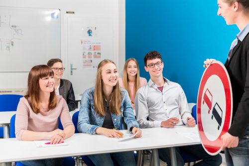 Corona-Pandemie - Anordnung einer Testpflicht bei Fahrschulprüfungen