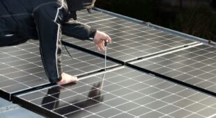 Lieferung und Montage einer Photovoltaikanlage auf Garagendach mangelhaft – Ansprüche