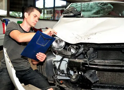 Verkehrsunfall - Pflichten der Reparaturwerkstatt bei Vorliegen eines Schadensgutachtens