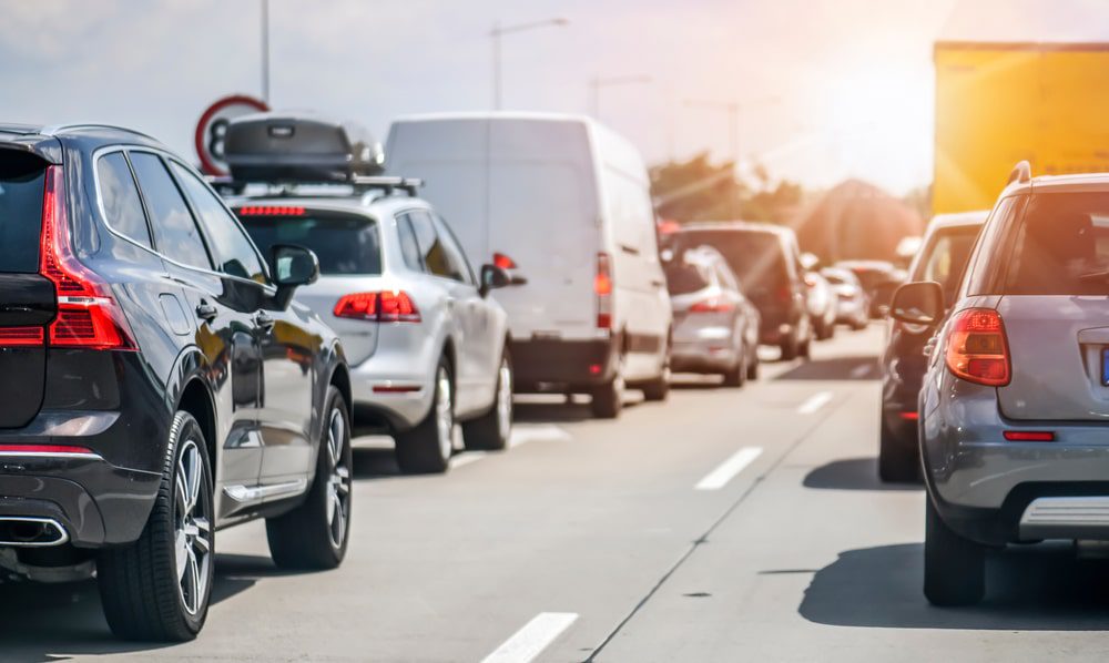 Verkehrsunfall bei Stau - Anwendbarkeit des § 18 Abs. 3 StVO auf der bevorrechtigten Fahrspur