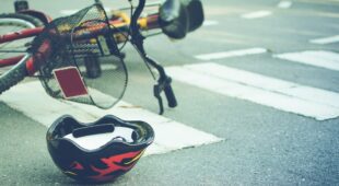 Fahrradunfall mit Fußgänger – Schadensersatz – Seite des Rad- und Gehwegs gewechselt
