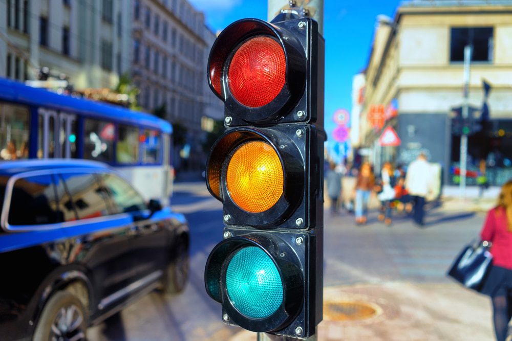 Verkehrsunfall - Linksabbieger und Rechtsabbieger an ampelgeregelter Kreuzung