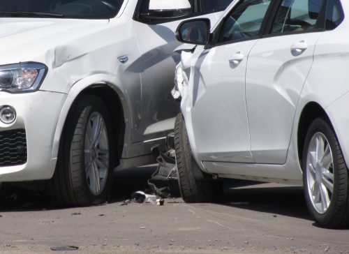 Verkehrsunfall – Einbiegendes und überholendes Fahrzeug