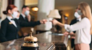 Coronabedingte Hotel-Stornierung – Kostenteilung Buchungskosten