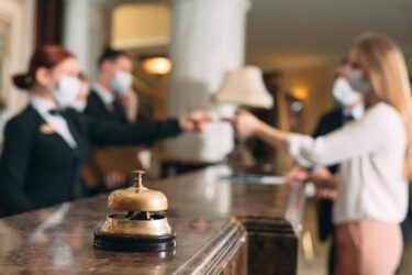 Coronabedingte Hotel-Stornierung – Kostenteilung Buchungskosten